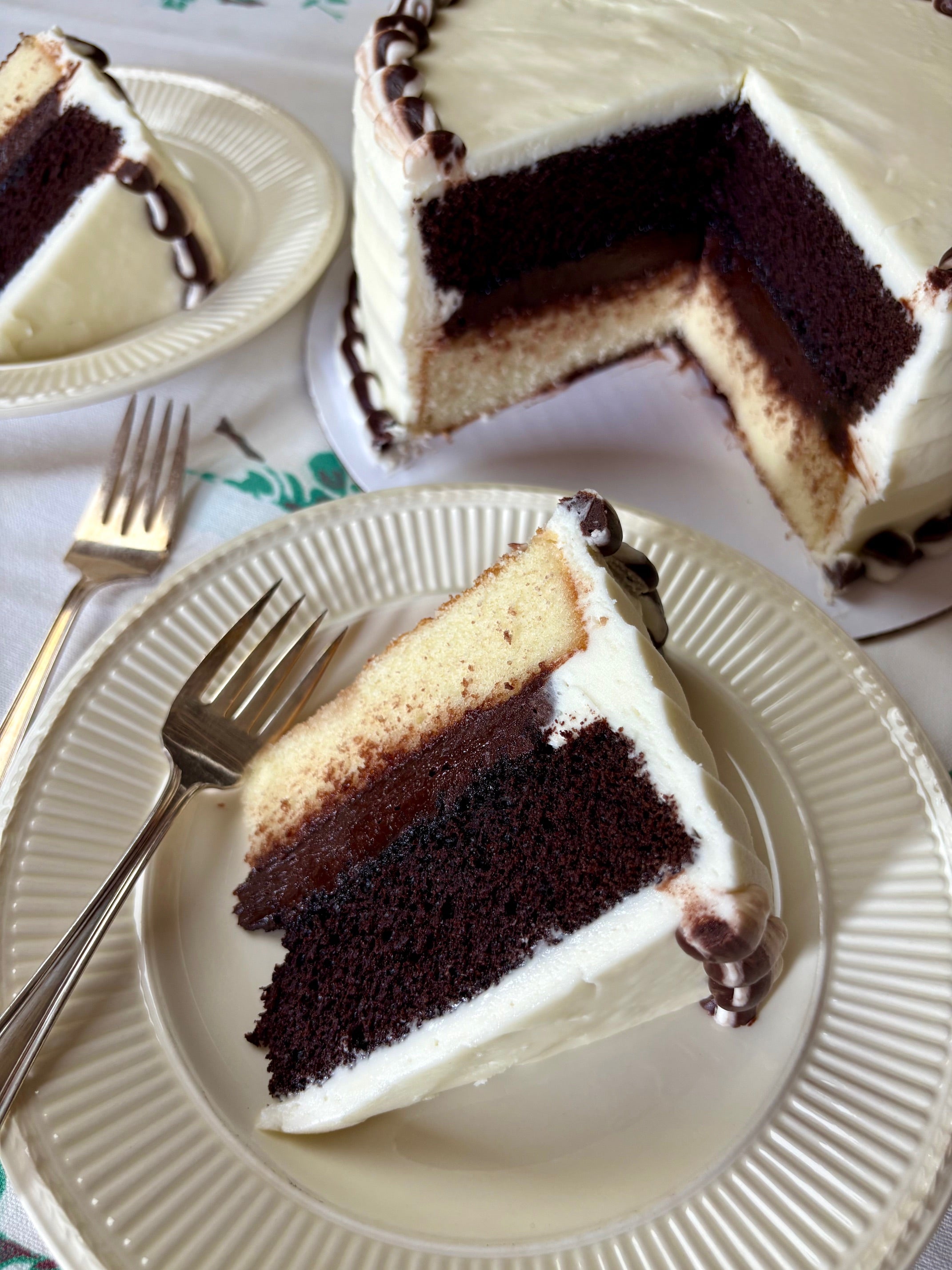 Crowd Pleaser Cake